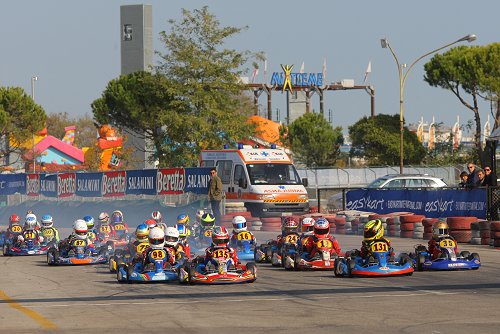 Volle velden bij de Mini's in Easykart